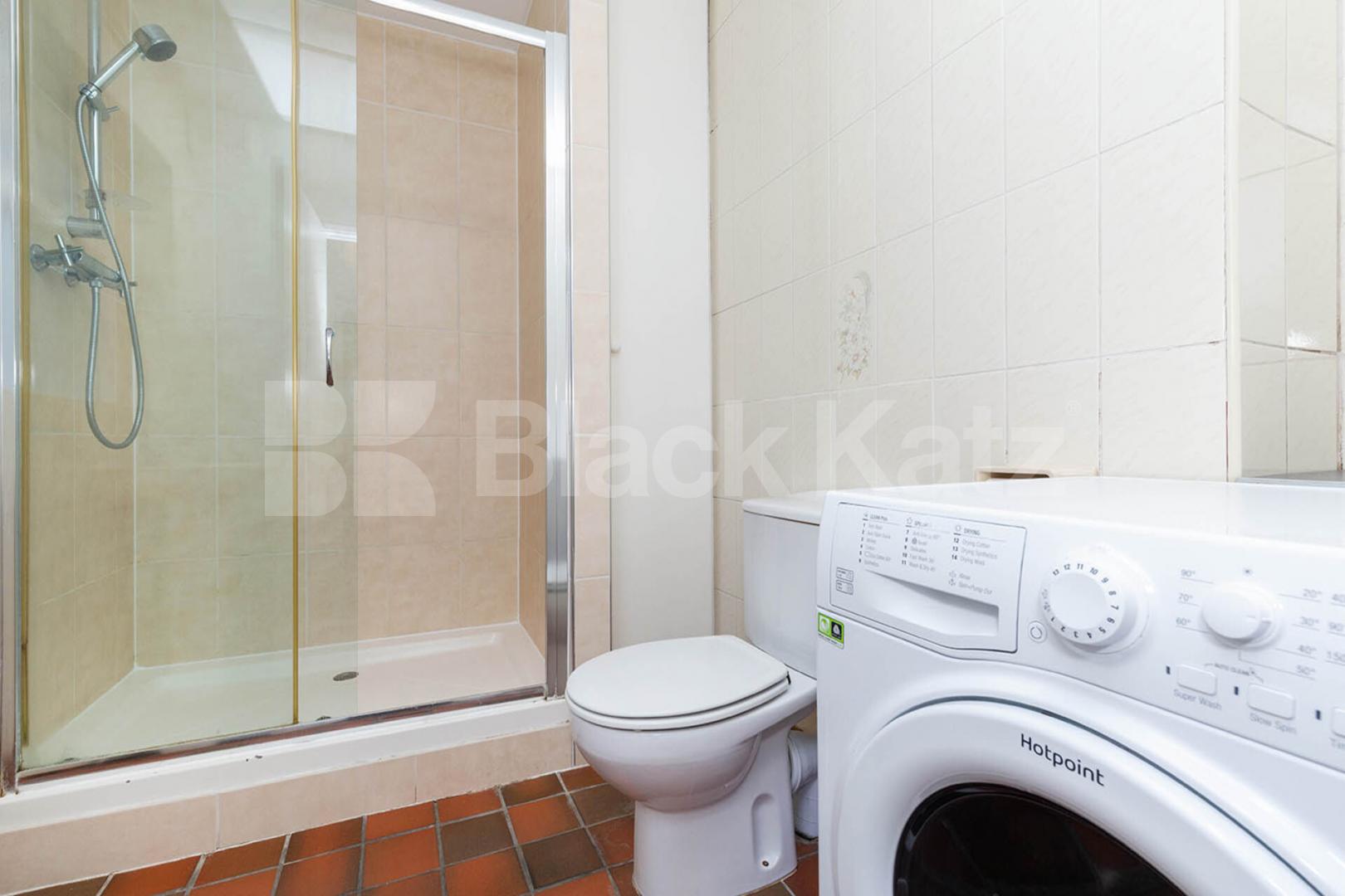 whole house with 2 receptions and 6 large bedrooms  Burgoyne Road, Harringay - Hornsey 